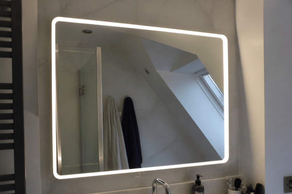Miroir salle bain avec bandeau LED blanc brillant