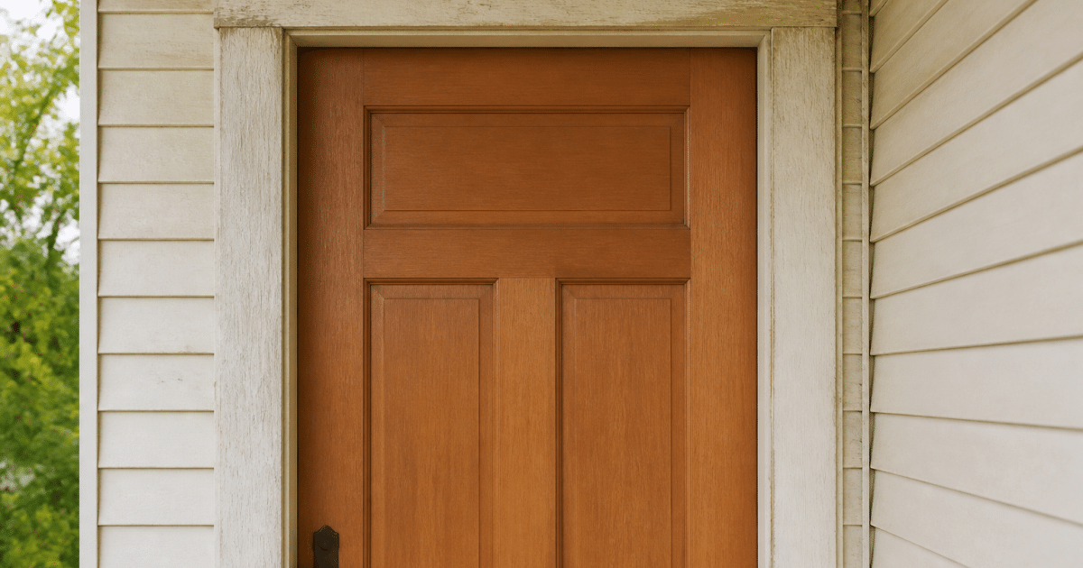 Cadre de porte existant conserve avec panneau neuf installe