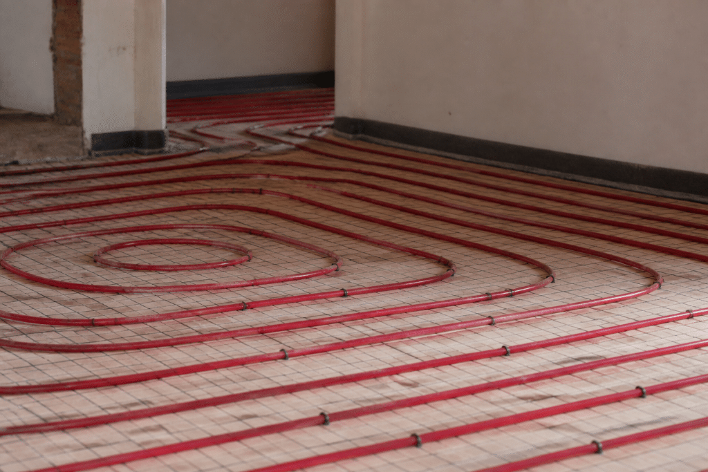 Tuyaux chauffants installes sous plancher en renovation