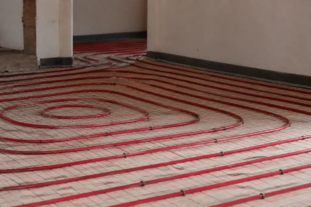 Tuyaux chauffants installes sous plancher en renovation